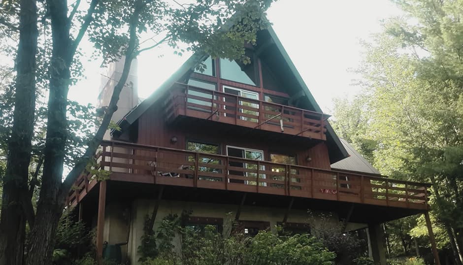 Large chalet-like home in the Gateau Hills 15 minutes outside of Canada's capital (Ottawa)